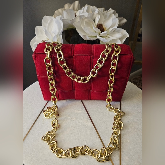 Beautiful summer Red Suede Shoulder Chain Bag. Never used - Picture 2 of 3